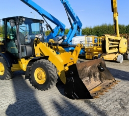 Ładowarka kołowa CATERPILLAR 906 H Rok 2011 - Sprzedany